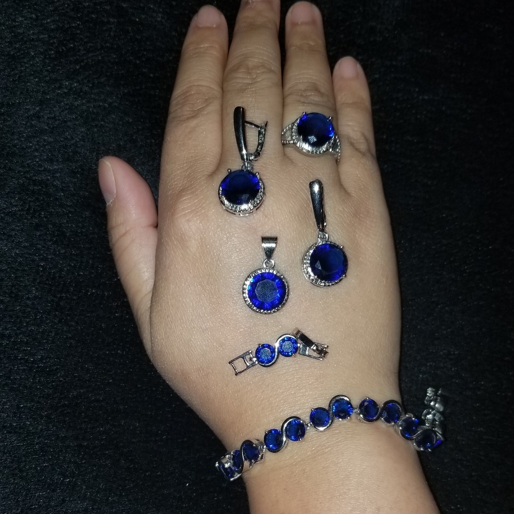 💙SOLD💙Jewelry/Accessories Set